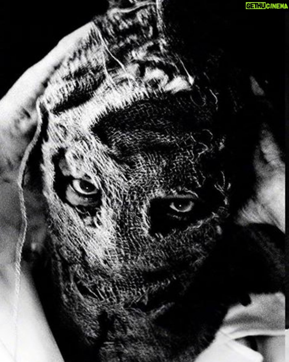 Vincent Cassel Instagram - Quel que soit le masque, l’esprit reste intact. Los Angeles, California