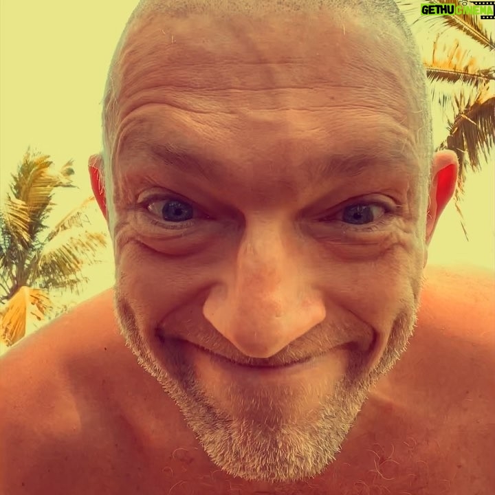 Vincent Cassel Instagram - Gettin’ on the good foot for 2019 ✌🏼+❤️ #leschiensaboientlacaravanepasse #acabouchorar Bahia