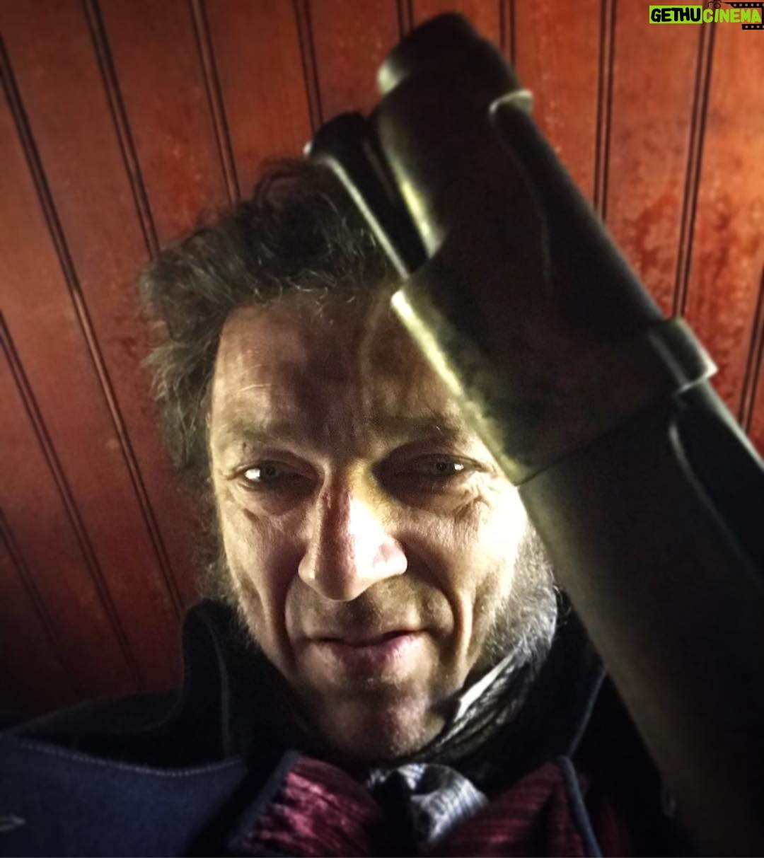 Vincent Cassel Instagram - Et oui mesdames et messieurs, L’Empereur de Paris sort aujourd’hui.... Ville de Paris