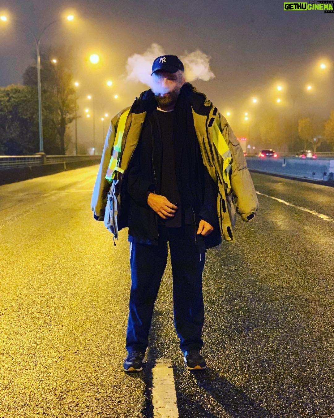 Vincent Cassel Instagram - La tΓͺte dans un nuage...Dernier jour de Tournage #horsnorme Merci @toledanonakache @quad_productions @redakateb @lesilencedesjustesofficiel β€οΈππΌππΌπ«π· Philharmonie de Paris