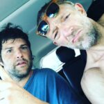 Vincent Cassel Instagram - Un autre naze insupportable, sans aucun humour, qui se la joue grave et vraiment sans aucun talent avec qui j’espère ne jamais plus tourner @o_barthelemy ❤️ #sheitan #notrejourviendra @kourtrajmeofficiel #labarbichette Biarritz, France
