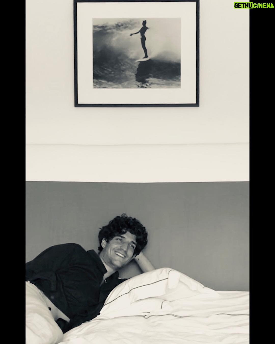 Vincent Cassel Instagram - Un mec sans aucun charme, extrêmement lourd, très mauvais acteur et qui n’est pas du tout mon ami #louisgarrel Biarritz, France