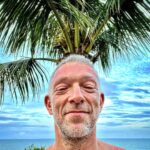 Vincent Cassel Instagram – Que na vida o hoje tem que aproveitar
Porque
Eu não sei se o amanhã há de chegar
#revelaçao Bahia De Todos Os Santos