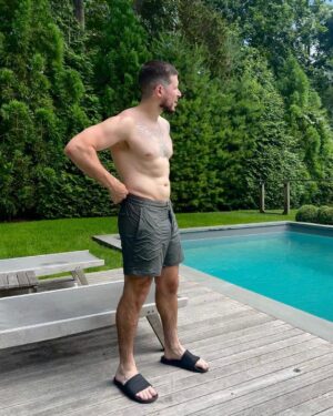 Vinny Guadagnino Instagram - 🙃 🌲 💦