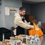 Vinny Guadagnino Instagram - Stopped by @foodbank4nyc’s Community Kitchen & Pantry who helps serve food to Harlem residents. Food Bank serves nearly 1,000 New Yorkers a day through their Community Kitchen alone. It was so inspiring to see their mission and action and make a real difference for the 1.2 million food insecure New Yorkers who don’t have enough to eat. link in my bio to learn more about their awesomeness ! Harlem, New York