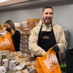 Vinny Guadagnino Instagram - Stopped by @foodbank4nyc’s Community Kitchen & Pantry who helps serve food to Harlem residents. Food Bank serves nearly 1,000 New Yorkers a day through their Community Kitchen alone. It was so inspiring to see their mission and action and make a real difference for the 1.2 million food insecure New Yorkers who don’t have enough to eat. link in my bio to learn more about their awesomeness ! Harlem, New York