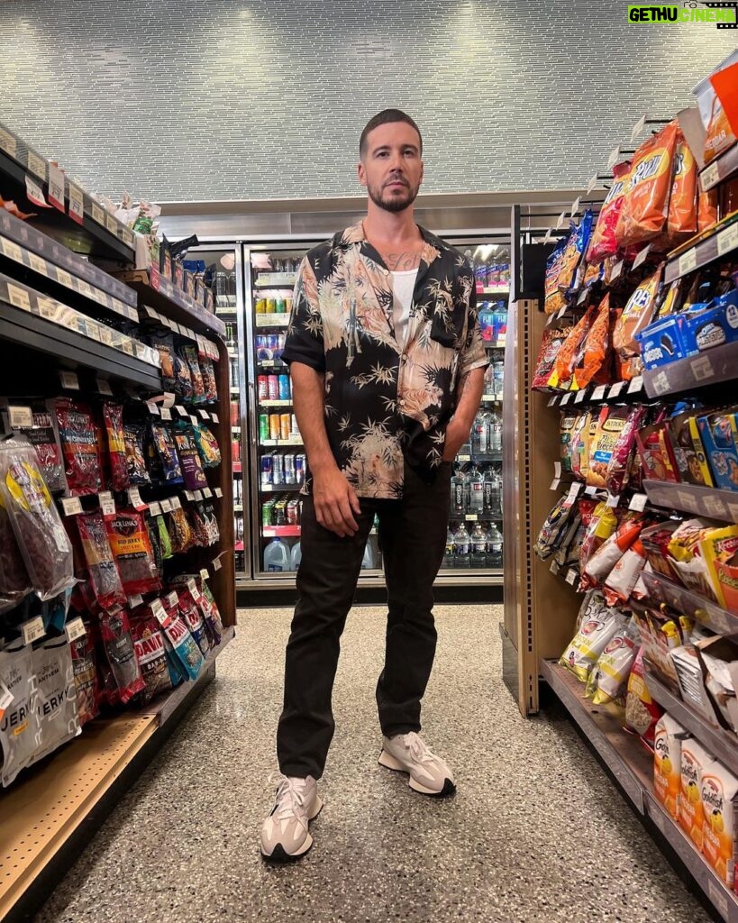 Vinny Guadagnino Instagram - goin to the store, let me know if you guys need anything ?