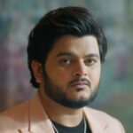 Vishal Mishra Instagram - Dikh Rahi Hai,Dikh Rahi Hai,Dikh Rahi Hai Tu Din ☀️ Raat 🌑 #DoorAaGaye . . #reels #instareels #vishalmishra #dinojames