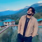 Vishal Mishra Instagram - Mere the mere bas mere tum, mere hi na rahe, Kyu #aakhir ? . . #reels #instareels #vishalmishra Baragarh Resort & Spa, Manali - IHCL SeleQtions
