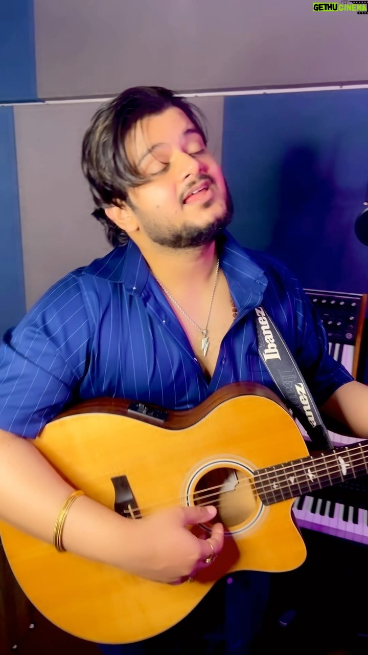 Vishal Mishra Instagram - #aakhir out now 🎶Making,singing it healed parts of me.Hope it becomes your companion too ❤️🩹 @dikshajsingh @mekaushalkishore @arifkhan09 @mayurhasijafilms @shantanu.maheshwari