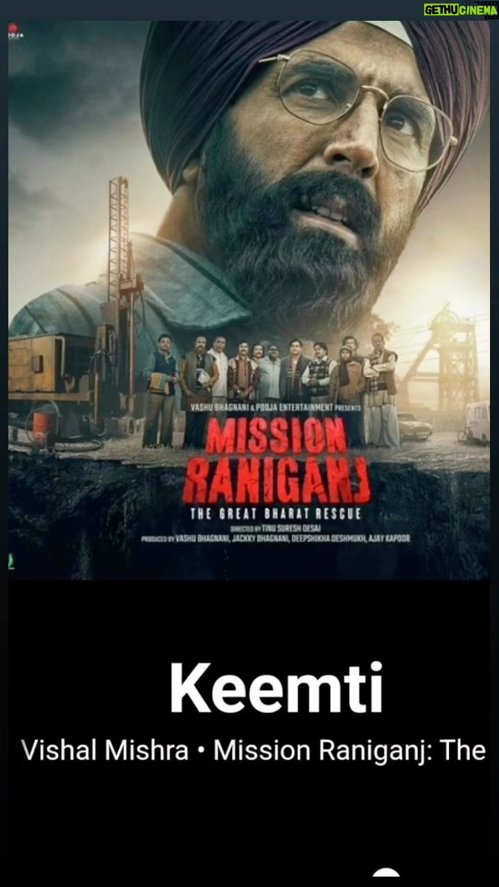 Vishal Mishra Instagram - Audio of #keemti from #MissionRaniganj is out now ! Suniye Aur Bataiye Kaisa Laga. Video out soon ! ❤️🎶 . . @akshaykumar @parineetichopra @mekaushalkishore @jjustmusicofficial @pooja_ent @jackkybhagnani @deepshikhadeshmukh @vashubhagnani @shadabrayeen @tinudesaiofficial #reels #newsong #vishalmishra