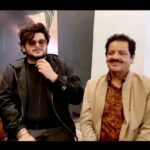 Vishal Mishra Instagram - #chaltereishqmein ❤️Celebrating Your Love With Udit Ji , Quadri Sahab & The Amazing Mithoon,during an interview 🎶 Thank you for making it so special !! 💕 . . #reels #vishalmishra #instareels #gadar2