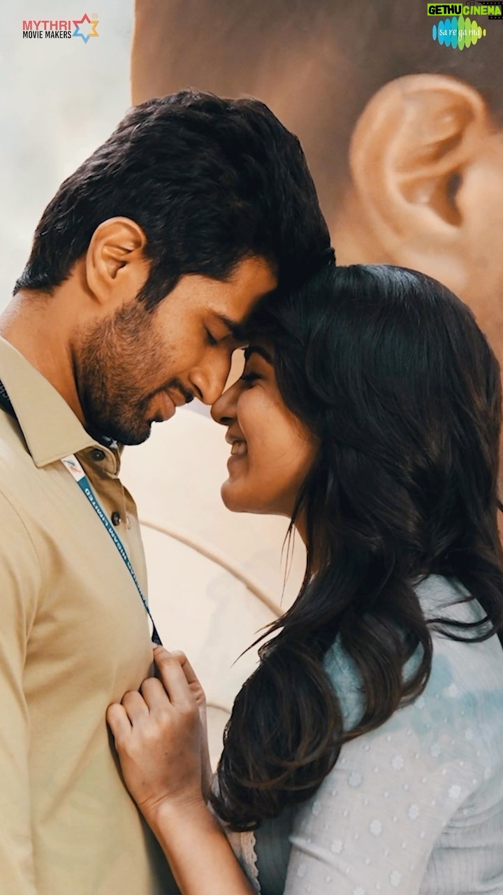 Vishal Mishra Instagram - #sabrediltoote ,Agar Apka Dil Toota Hai.Toh Ye Apke Liye❤️ Feat @thedeverakonda & @samantharuthprabhuoffl !! ❤️ Composed by @heshamabdulwahab Written by @lyricistraqueebalam Music on @saregama_official Female Voice @gayatri_asokan . . #reels #instareels #vishalmishra #vijaydeverakonda #samantha