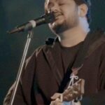 Vishal Mishra Instagram - #Janiye live 🎤 thank you for making it so big🎶🤗 I LOVE YOU ALL ❤️ . . . #reels #instareels #vishalmishra #vishalmishralive