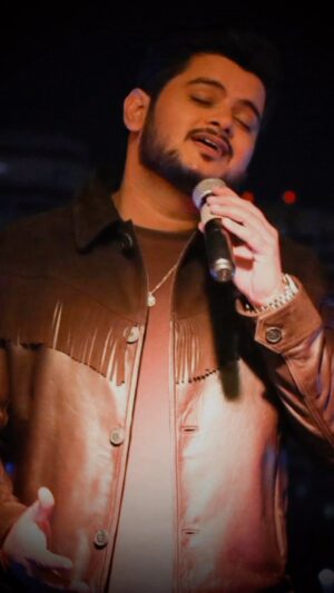 Vishal Mishra Instagram - Chal Tere Ishq Mein From #gadar2 ❤️🎶
.
.
.
.
.
.
.
.
.
.
.
.
#Reels #Instareels #VishalMishra #chaltereishqmein
🎥- @vishalmishraidol