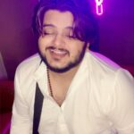 Vishal Mishra Instagram - Teri Ye Ada #Janiye 💕 You all wanted me to make a #studioversion , so here it is❤️ thank you your insane love always🫰🏼🎶 . . #reels #instareels #vishalmishra