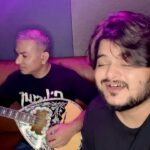 Vishal Mishra Instagram - Tu Khayal Tere Rakhna …💔This raw version is for you all ❤️ #zihaalemiskin Itni Mohhabat ke liye Shukriya !! With one & only dada @mandolintapas 🪕 . . #reels #vishalmishra #instareels #teamwork