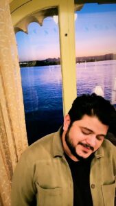 Vishal Mishra Instagram - Ghar Aja Pardesi Ke Teri Meri Ek Jind Di 🌹What a song ❤️ Magic of #UttamSingh , #AnandBakshi & #UditNarayan . . #reels #instareels #vishalmishra #Udaipur