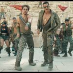 Vishal Mishra Instagram - #TerePeecheTeraYaarKhada 💪🏼❤️I dedicate it to you all ❤️ #BadeMiyaChoteMiyan Title Out Now 🎶🕺🏽