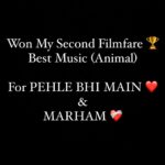 Vishal Mishra Instagram - I dedicate this award to you all 💕 Thank you #filmfare 💫 @sandeepreddy.vanga our second together 🏆❤️ @rajshekharis our first 🏆❤️ Congratulations to the whole music team of #Animal ! 🏆 #PehleBhiMain #Marham #TeamWork