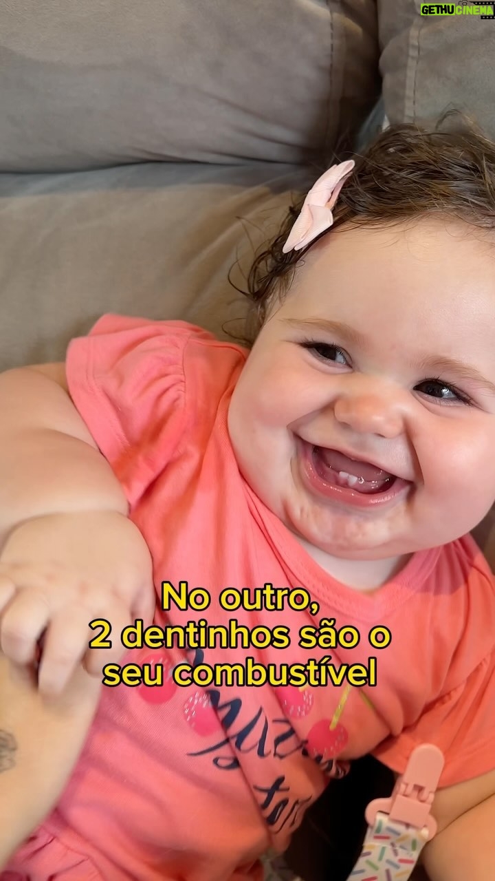 Vitória Moraes Instagram - Meu combustível é um sorriso de 2 dentinhos, só de pensar que quando vi os 2 tracinhos morri de medo…