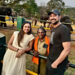 Vithika Sheru Instagram – It was so wonderful to have met Bomman Ji and all of the rescued elephants 🐘 What a pleasant evening ❤️
#elephantwhisperers