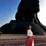 Vithika Sheru Instagram - Mesmerizing creation by @isha.foundation @adiyogi.official PC - @yadhaarth9 Customized outfit by - @anasuyacouture