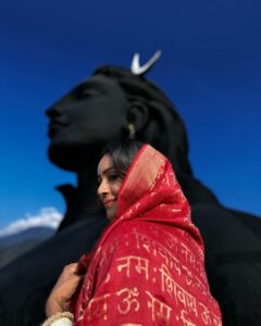Vithika Sheru Instagram - Mesmerizing creation by @isha.foundation @adiyogi.official PC - @yadhaarth9 Customized outfit by - @anasuyacouture
