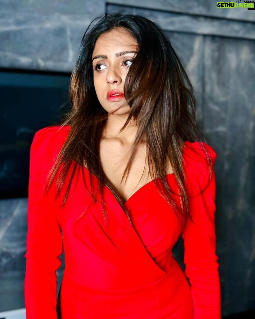 Vithika Sheru Instagram - Fiercely feminine ❤️‍🔥