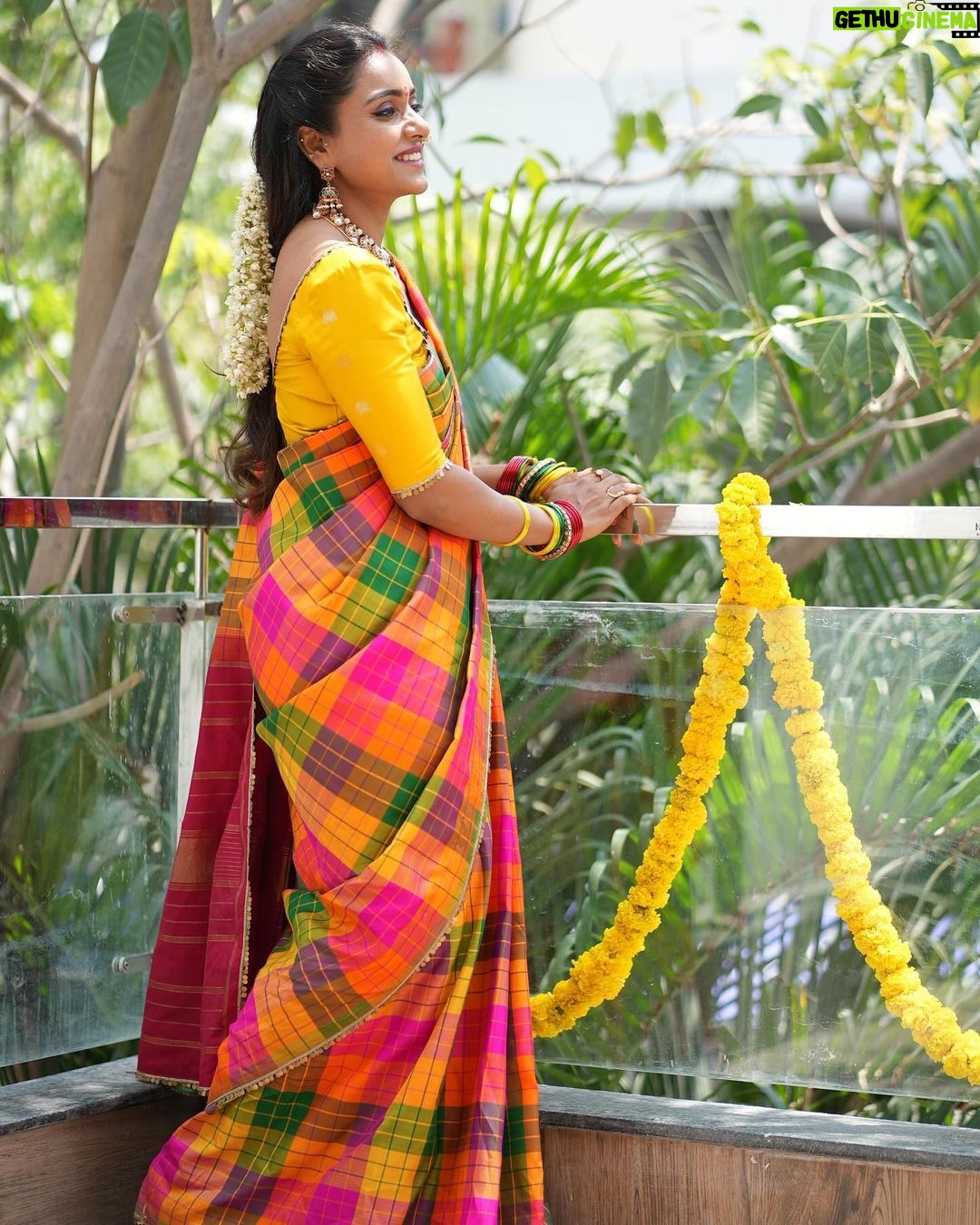 Vithika Sheru Instagram - This complete look is designed by my most fav @bhargavikunam ❤️ thank you sooo much akkaaa for always being part of my special events 🫶🏽 I love you the most.. Saree - @bhargavikunam Pc - @teamartviewworks