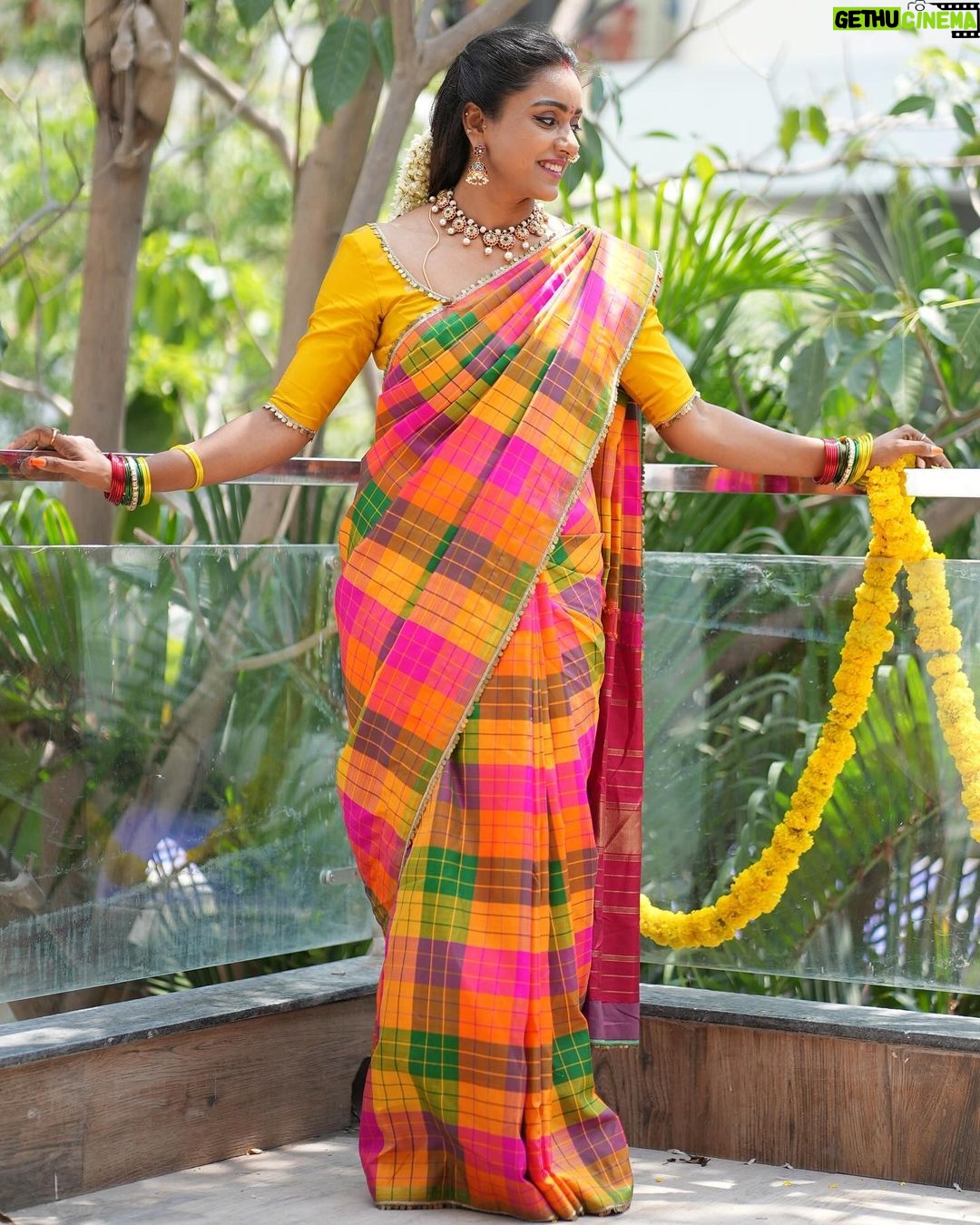 Vithika Sheru Instagram - This complete look is designed by my most fav @bhargavikunam ❤️ thank you sooo much akkaaa for always being part of my special events 🫶🏽 I love you the most.. Saree - @bhargavikunam Pc - @teamartviewworks