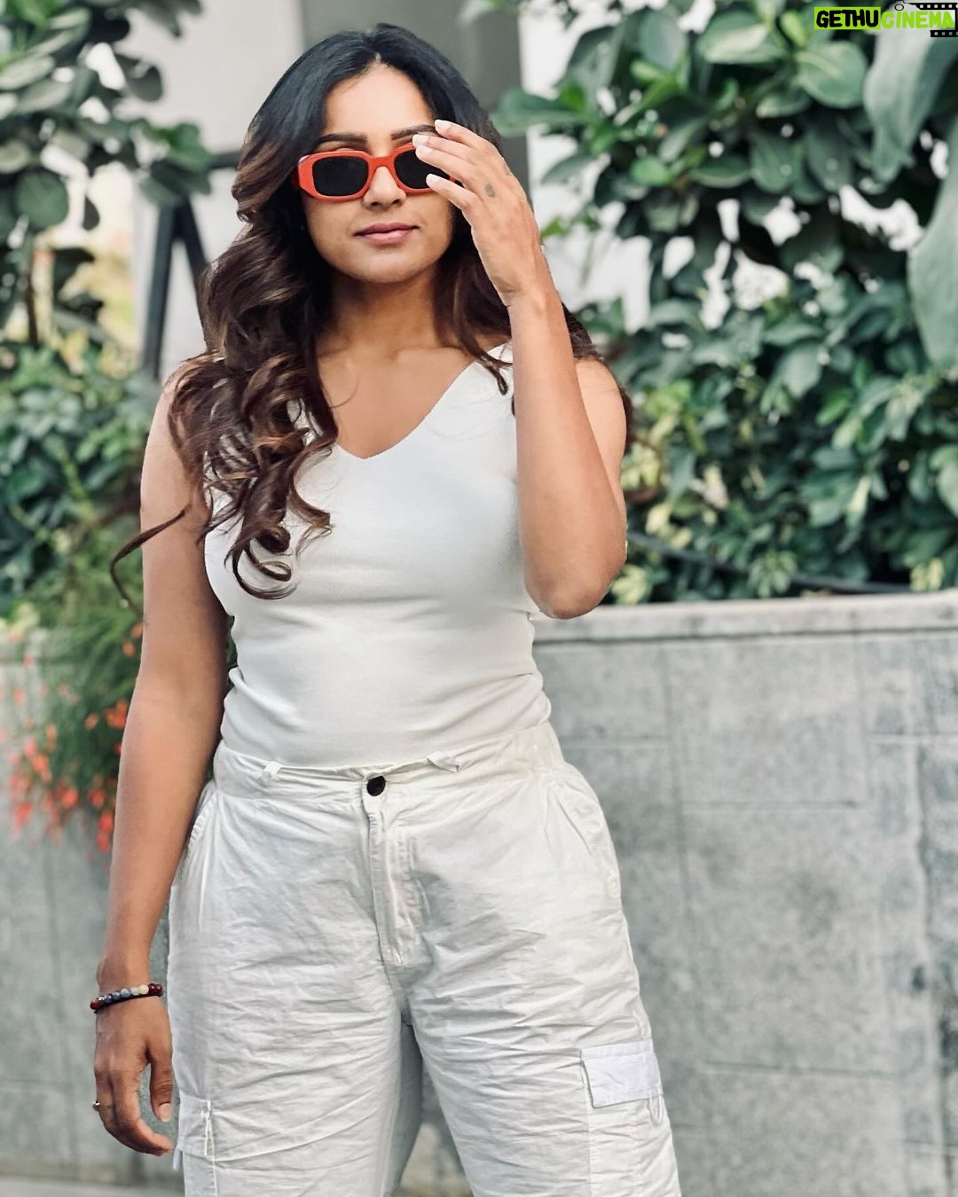 Vithika Sheru Instagram - Hello besties π«Άπ½π€