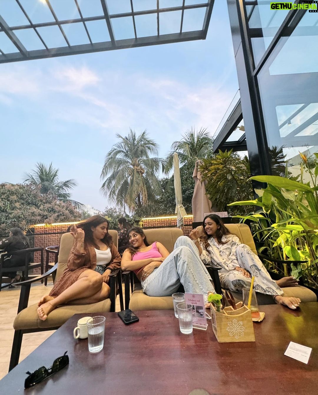 Vithika Sheru Instagram - This is only to make you jealous... YOU KNOW WHO YOU ARE! 🦩💕