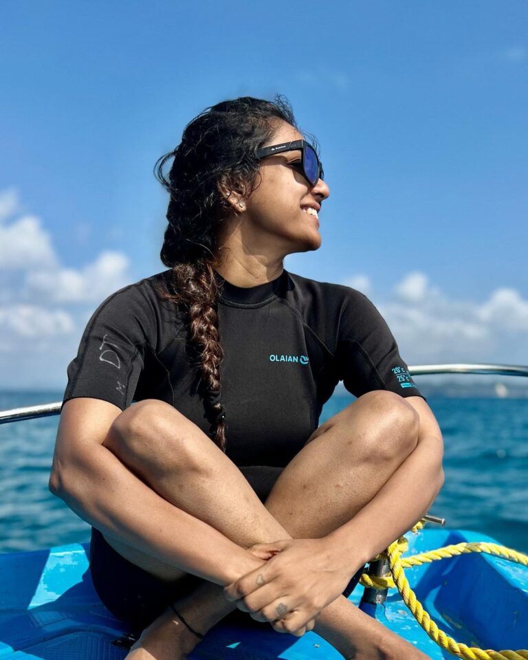 Vithika Sheru Instagram - Successfully completing our scuba dive with @dive.tribe best experience ever ❤️ thank you @richiepelago @rymus_trendboy_island_future