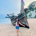 Vithika Sheru Instagram - Just chilling at the beach ❤️