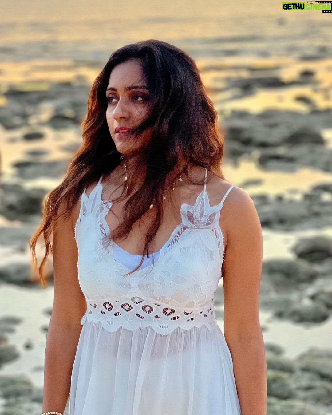 Vithika Sheru Instagram - I Sea You 🌊 🌅❤️🏝️🧿 #neil