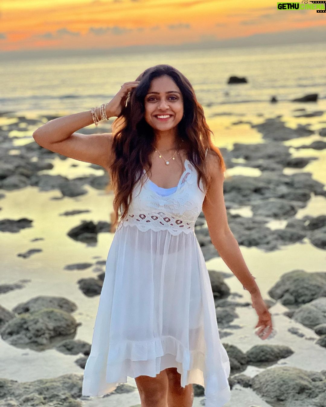 Vithika Sheru Instagram - I Sea You 🌊 🌅❤️🏝️🧿 #neil