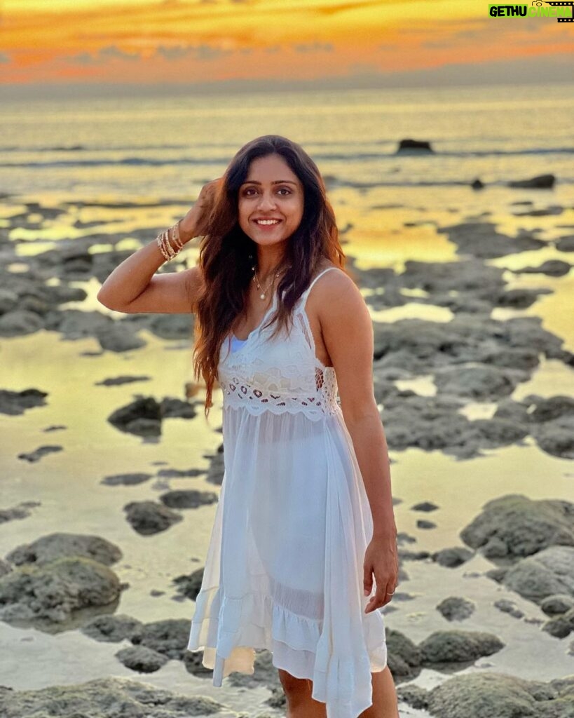 Vithika Sheru Instagram - I Sea You 🌊 🌅❤️🏝️🧿 #neil