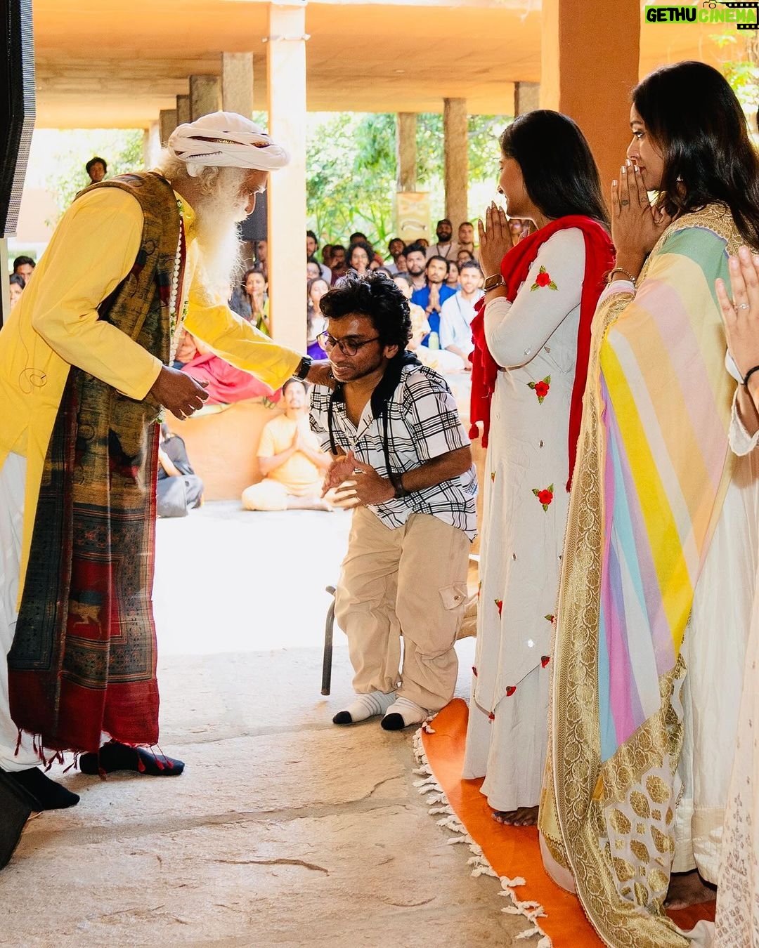 Vithika Sheru Instagram - Awestruck moment 🥹 @isha.foundation @sadhguru finally this happened can’t express in words how I felt being in his presence. Thank you isha for this beautiful experience. Of course it is - @bhargavikunam loved it akkaa Isha Foundation, Coimbatore