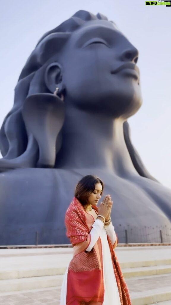 Vithika Sheru Instagram - Such a divine place to be ❤️ @adiyogi.official Customized outfit - @anasuyacouture Adiyogi Shiva statue