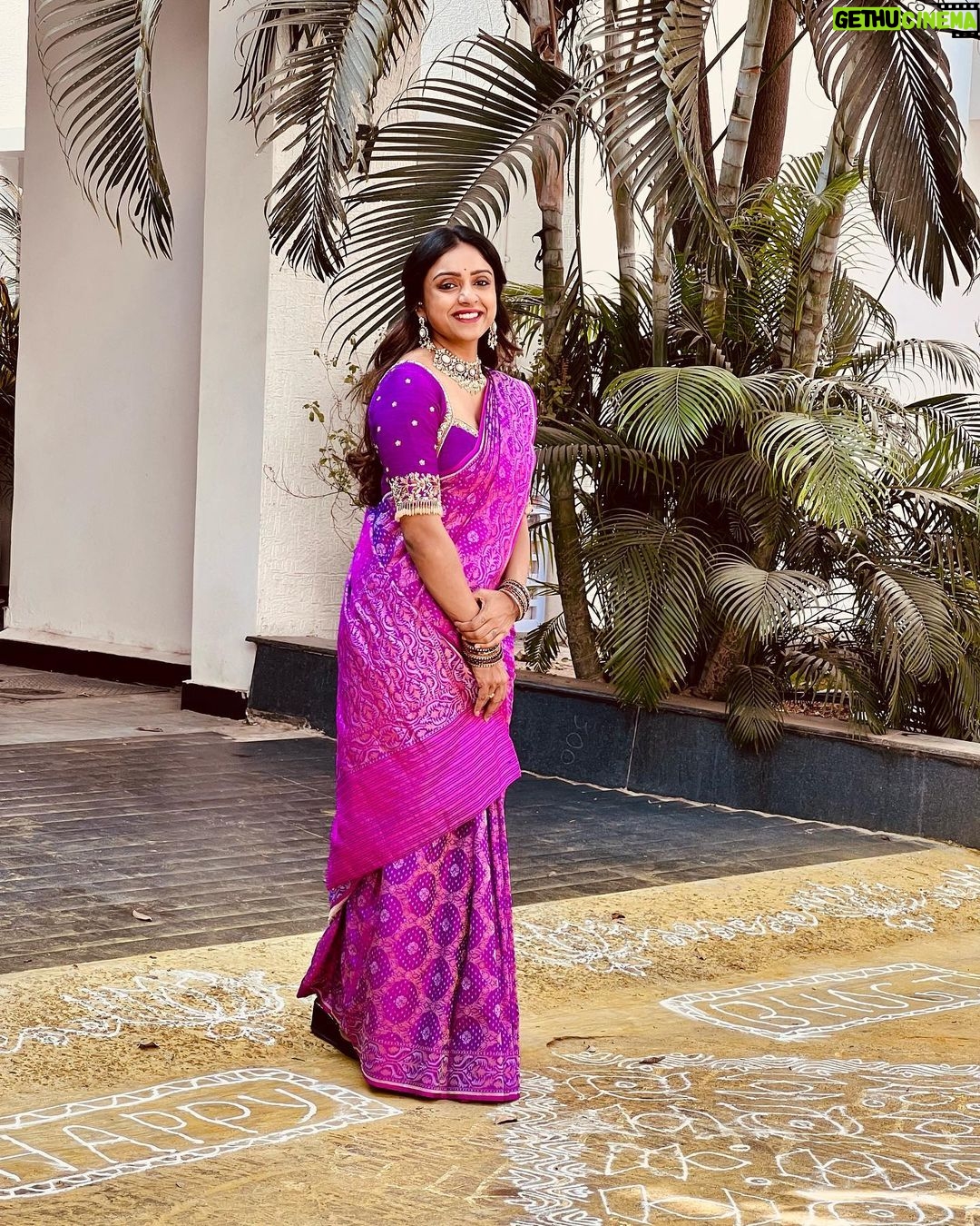 Vithika Sheru Instagram - May All The Evil Get Burnt Let The Devine Lighten Up. Happy Bhogi ❤️ . Saree - @house_of_aakriti Jewellery- @alluringaccessories.a2