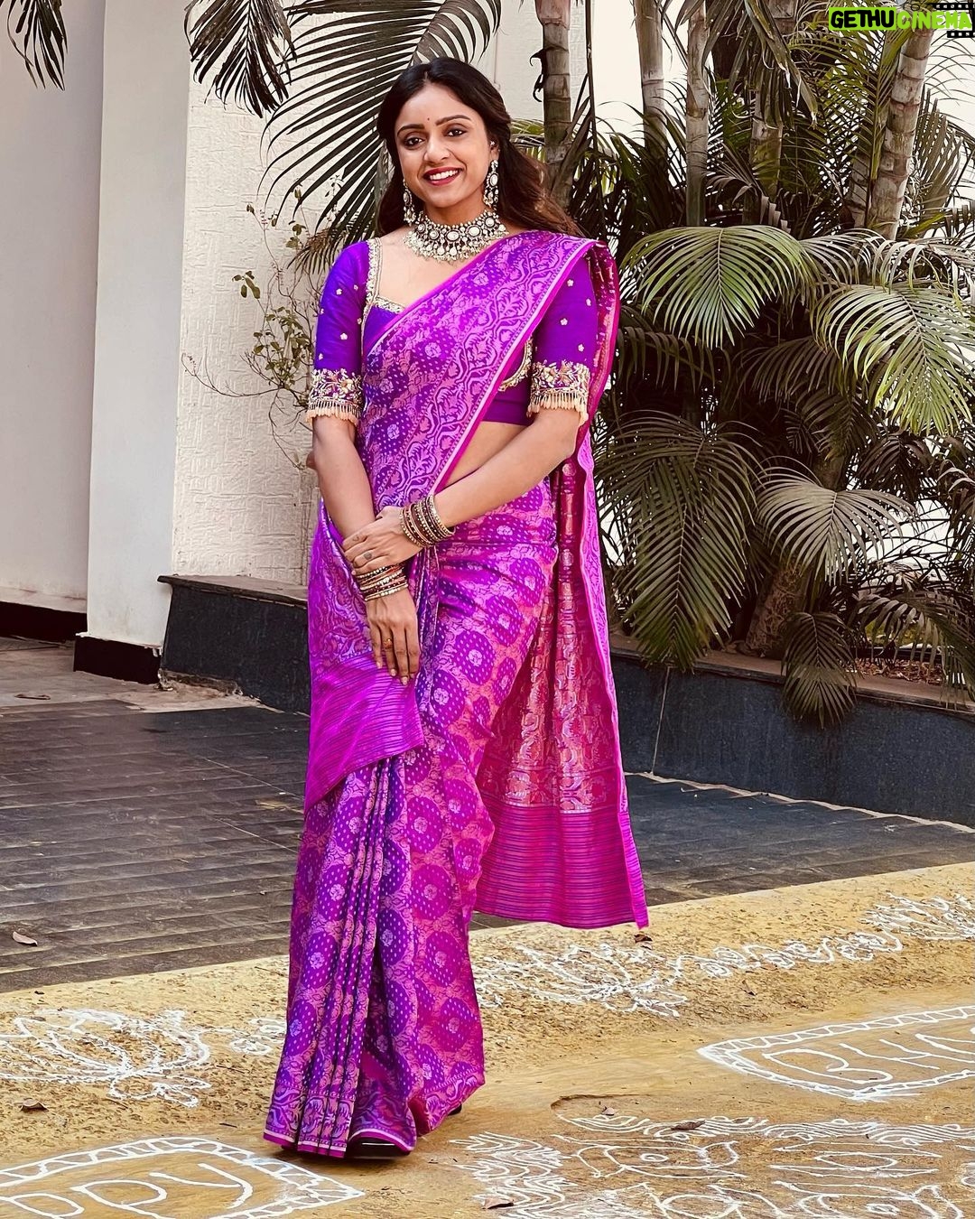 Vithika Sheru Instagram - May All The Evil Get Burnt Let The Devine Lighten Up. Happy Bhogi ❤️ . Saree - @house_of_aakriti Jewellery- @alluringaccessories.a2