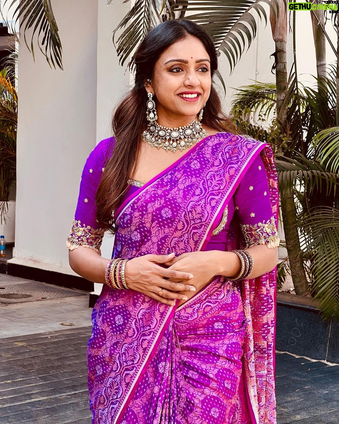 Vithika Sheru Instagram - May All The Evil Get Burnt Let The Devine Lighten Up. Happy Bhogi ❤️ . Saree - @house_of_aakriti Jewellery- @alluringaccessories.a2