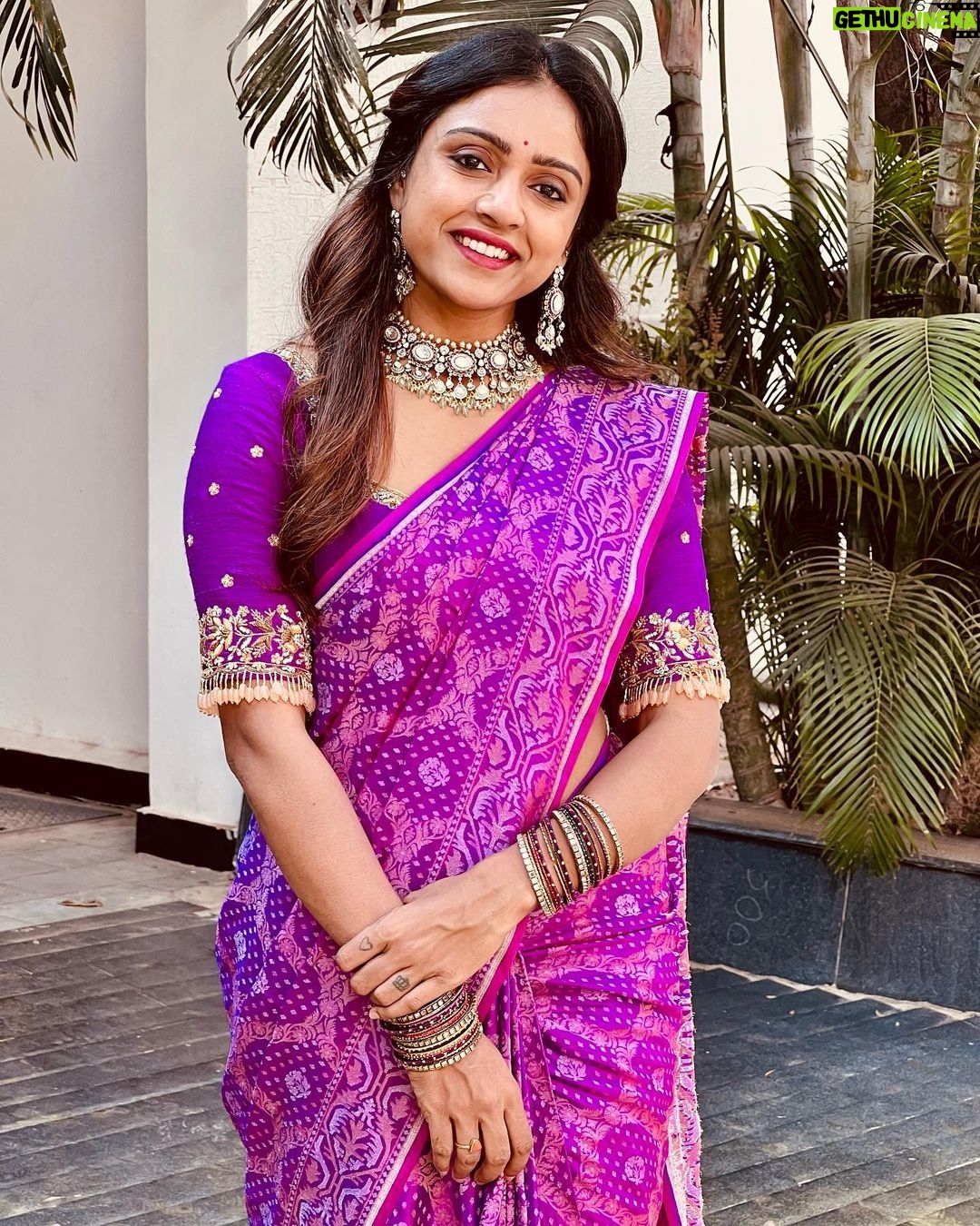 Vithika Sheru Instagram - May All The Evil Get Burnt Let The Devine Lighten Up. Happy Bhogi ❤️ . Saree - @house_of_aakriti Jewellery- @alluringaccessories.a2
