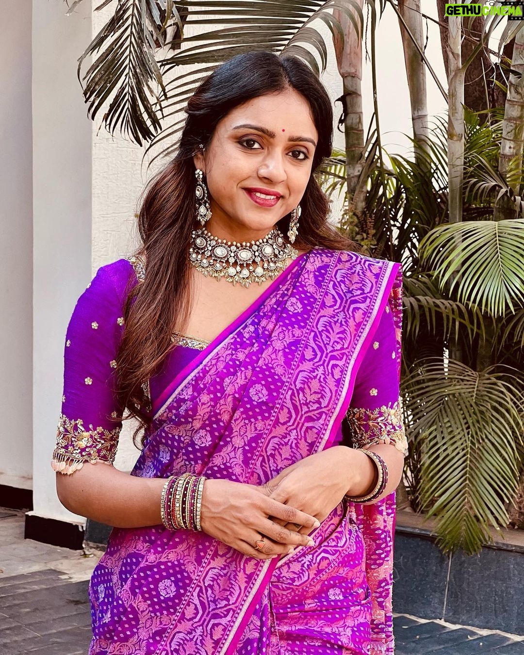 Vithika Sheru Instagram - May All The Evil Get Burnt Let The Devine Lighten Up. Happy Bhogi ❤️ . Saree - @house_of_aakriti Jewellery- @alluringaccessories.a2