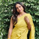 Vithika Sheru Instagram - So In Love This One Min Saree 💛 @veenapujarilabel 💛 Earrings- @alluringaccessories.a2