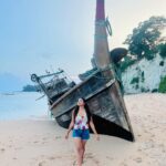 Vithika Sheru Instagram - Just chilling at the beach ❤️