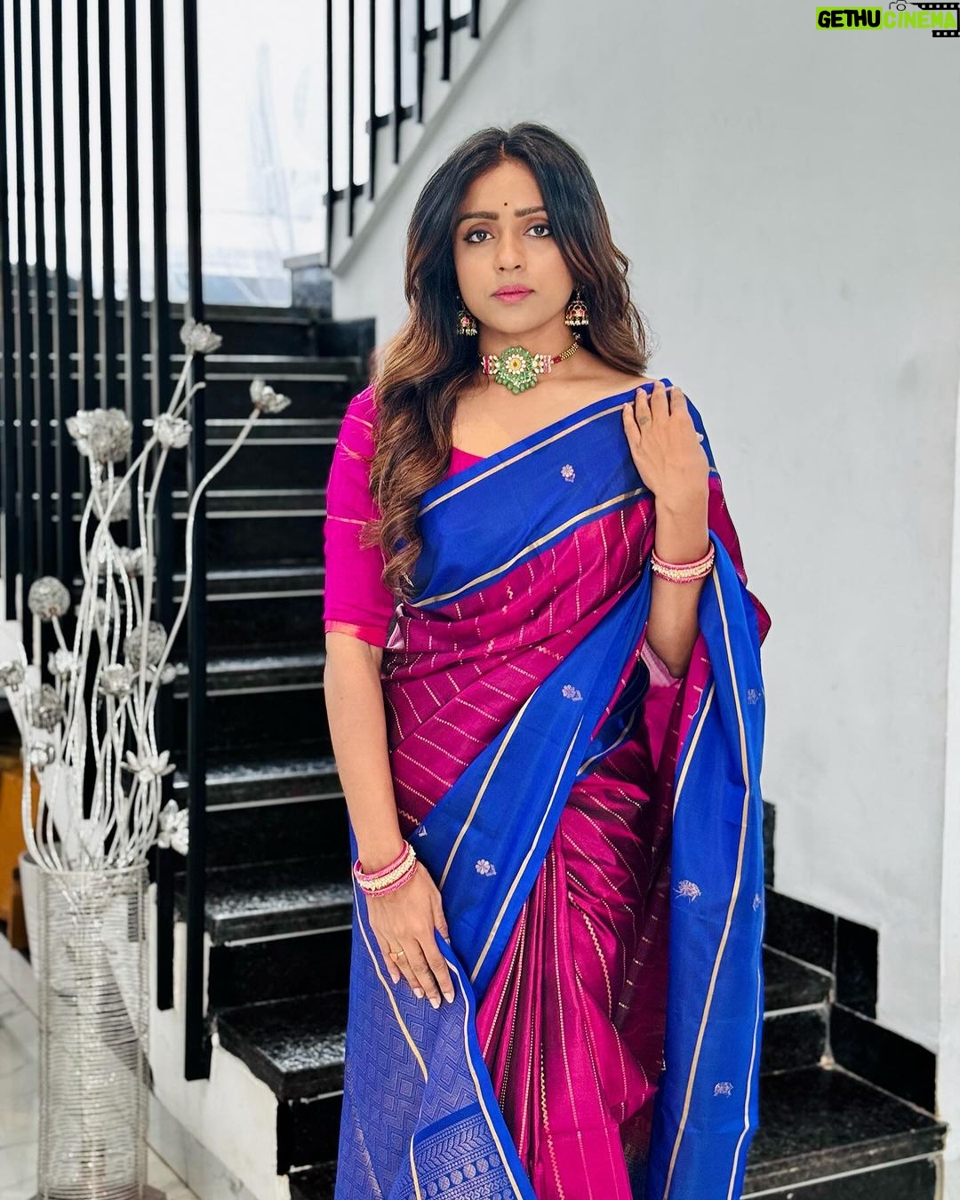 Vithika Sheru Instagram - Nothing feels as perfect as saree 🩷