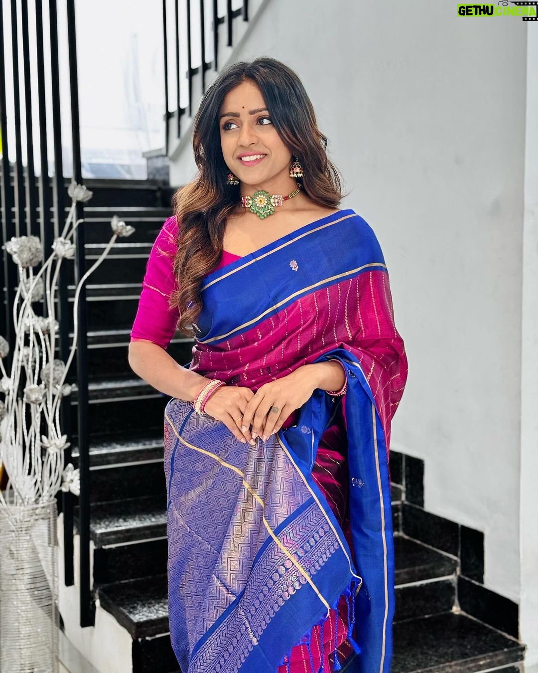 Vithika Sheru Instagram - Nothing feels as perfect as saree 🩷