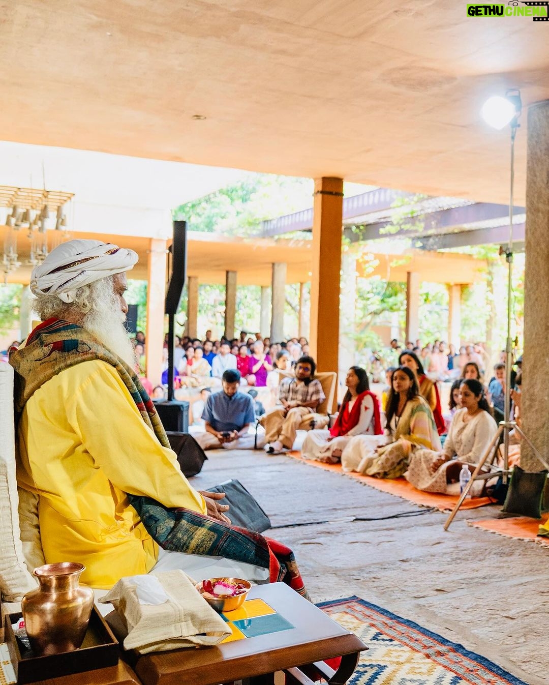 Vithika Sheru Instagram - Awestruck moment 🥹 @isha.foundation @sadhguru finally this happened can’t express in words how I felt being in his presence. Thank you isha for this beautiful experience. Of course it is - @bhargavikunam loved it akkaa Isha Foundation, Coimbatore